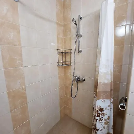 за гости , жк. зорница, бл.36 * 布尔加斯