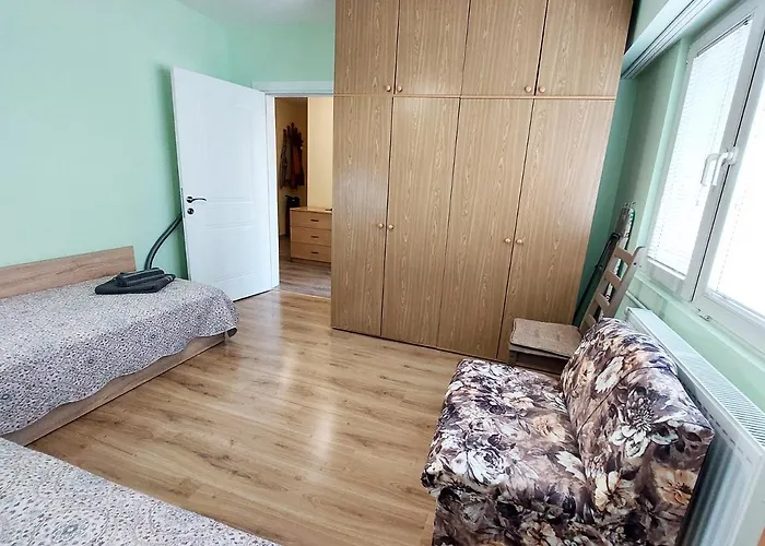 за гости , жк. зорница, бл.36 *